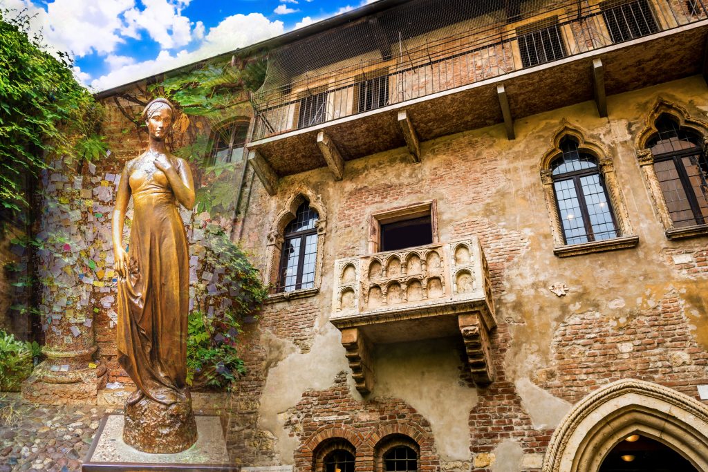 Statua e Balcone di Giulietta