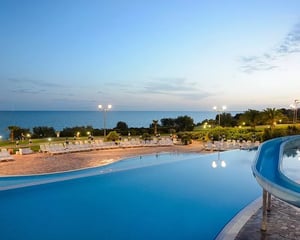 Serenusa Resort