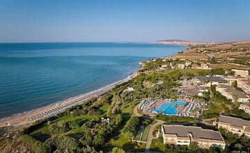 Serenusa Resort