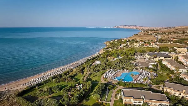 Serenusa Resort