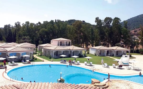 Limone Beach Resort