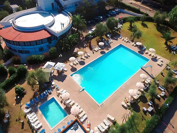 Mira Hotel & Residence