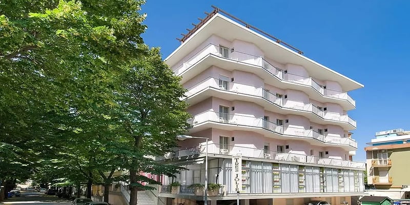 Hotel Tres Jolie